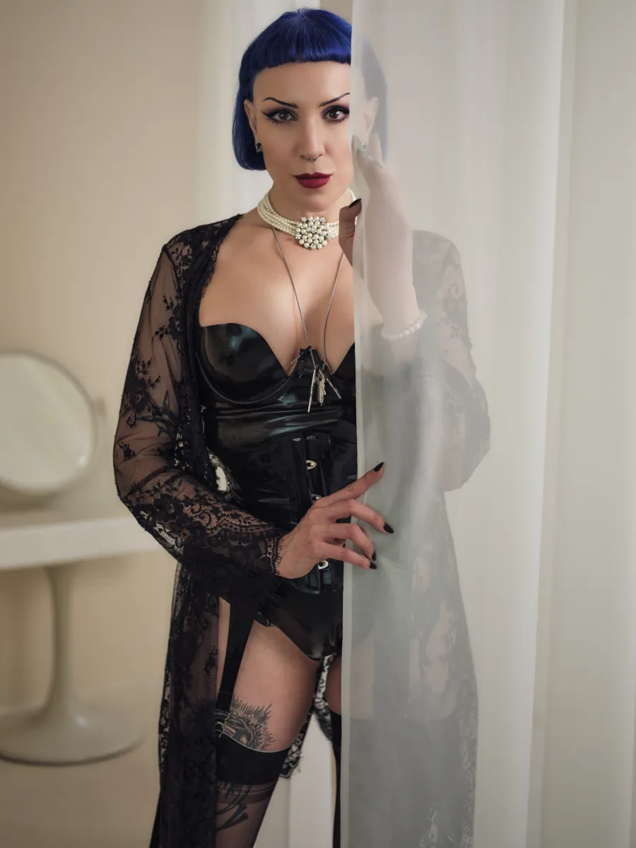 Miss-Lilly-Sissy-Manor-Mistress